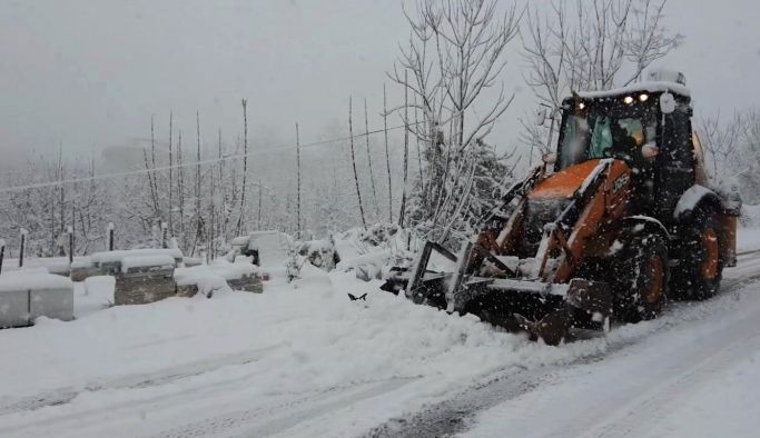 Altınova’da karla mücadele devam ediyor