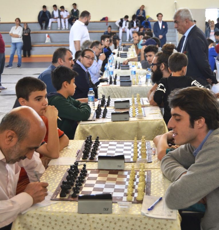 Altınovada satranç Turnuvası start aldı