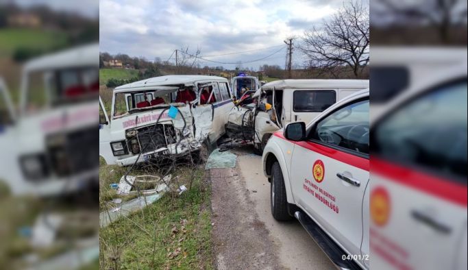 Çiftlikköy’de yolcu minibüsü ve panelvan çarpıştı 5 yaralı!
