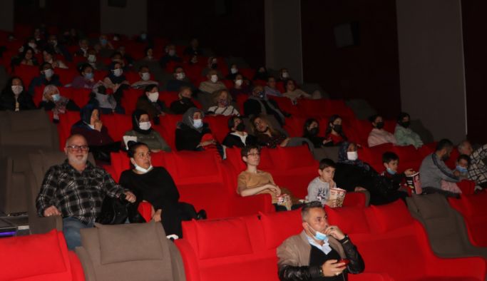 Şehit Aileleri ve Yakınları İyi Ki Varsın Eren filmini izlediler