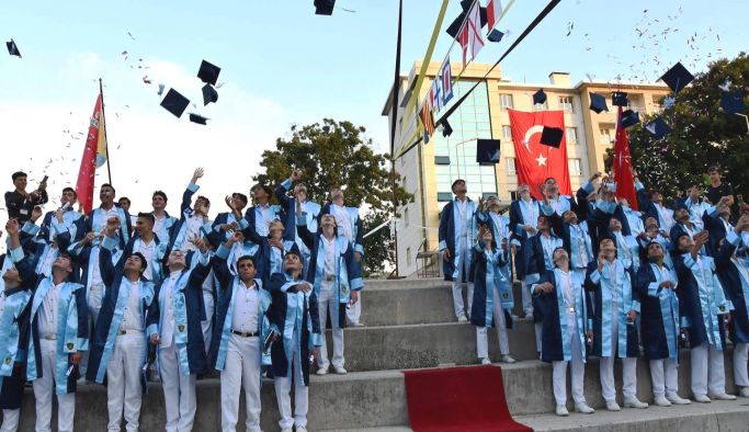 Altınova Denizcilik Lisesinde Mezuniyet Coşkusu
