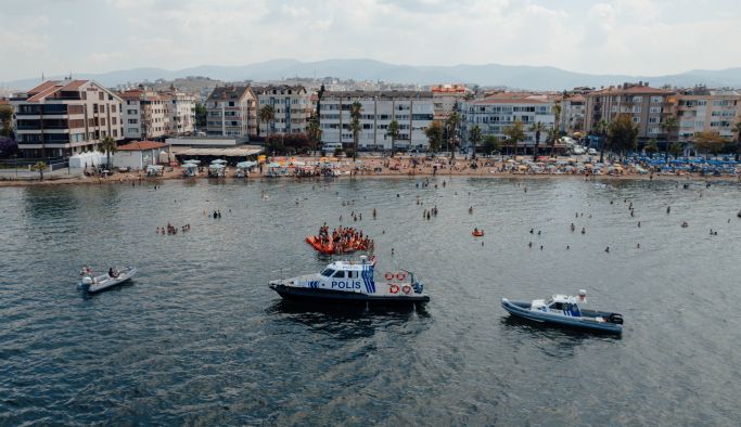 Yalova'da deniz polisi boğulma vakalarına karşı uyarılarda bulunuyor