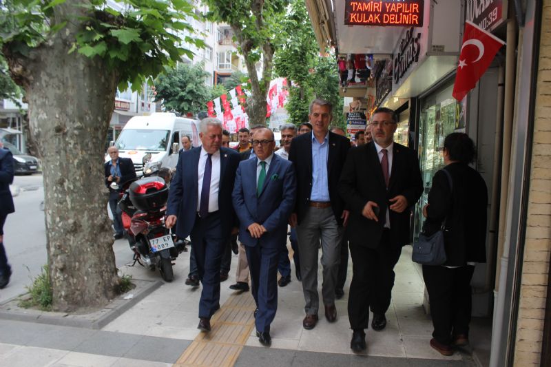 CHPli Vekil adayları esnafları ziyaret etti