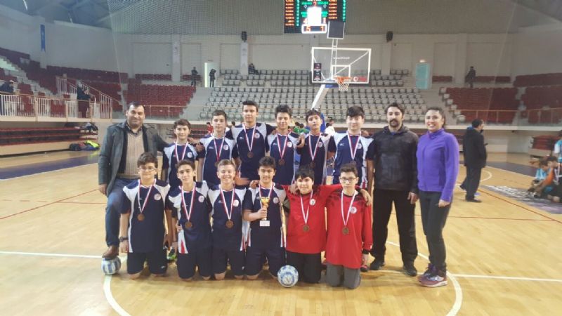 Yalova Bahçeşehir futsal il 3.sü oldu